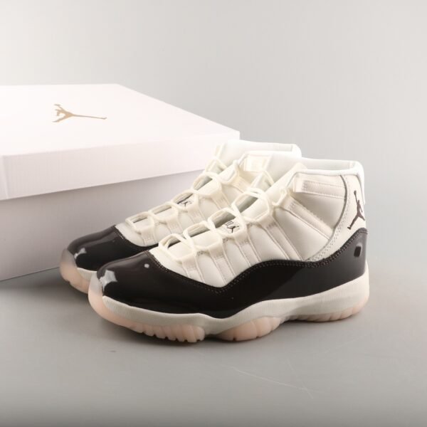 Wmns Air Jordan 11 Retro 'Neapolitan' - Imagen 2