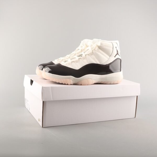 Wmns Air Jordan 11 Retro 'Neapolitan' - Imagen 3