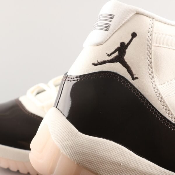 Wmns Air Jordan 11 Retro 'Neapolitan'