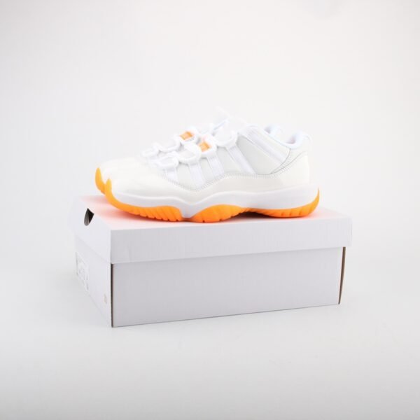 Wmns Air Jordan 11 Retro Low 'Bright Citrus' - Imagen 2