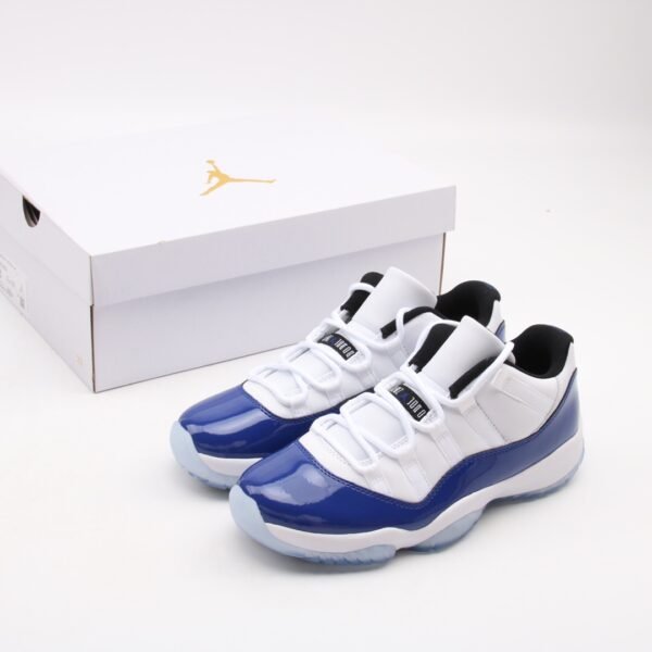 Wmns Air Jordan 11 Retro Low 'Concord Sketch' - Imagen 2