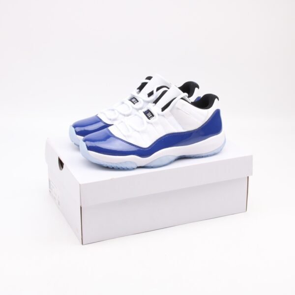 Wmns Air Jordan 11 Retro Low 'Concord Sketch' - Imagen 3