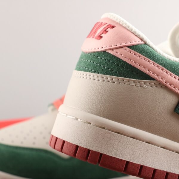 Nike Dunk Low SE 'All Petals United'