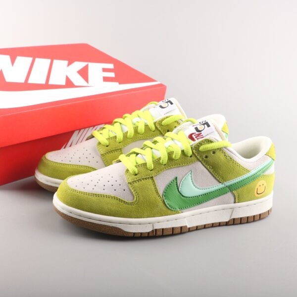 Nike Dunk Low SB `Swoosh happy face` - Imagen 2